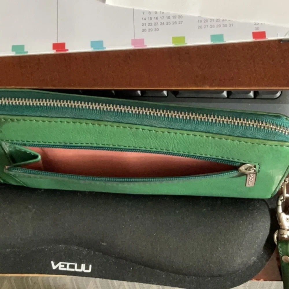 Fossil Sydney Green Leather Wristlet Wallet - Picture 5 of 5